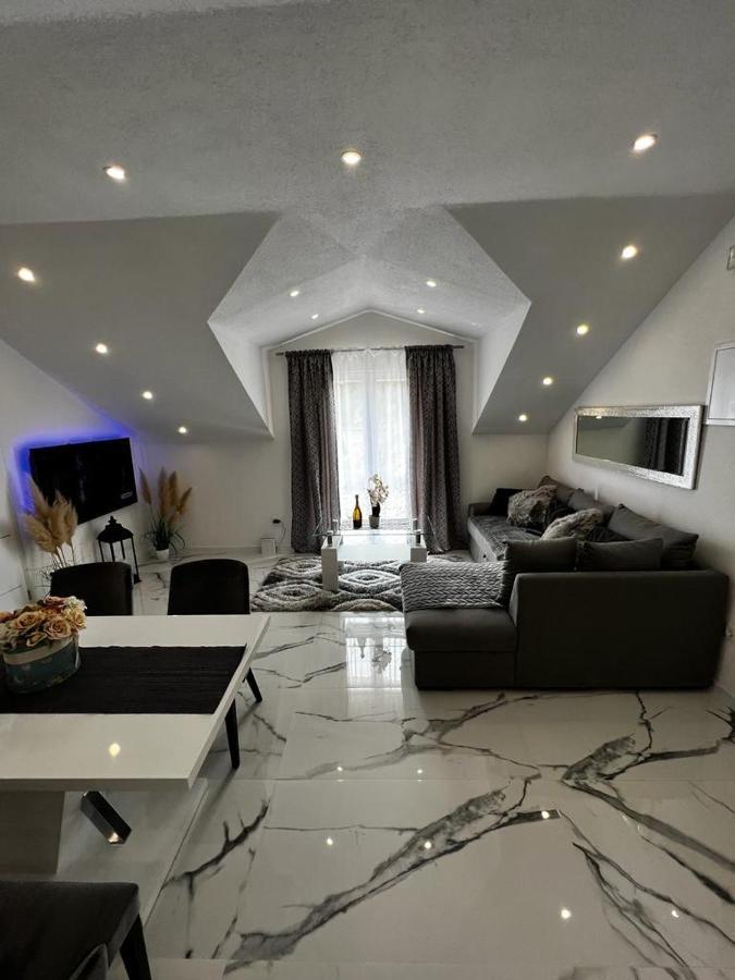 Luxury Apartment Megy Otočac Eksteriør bilde