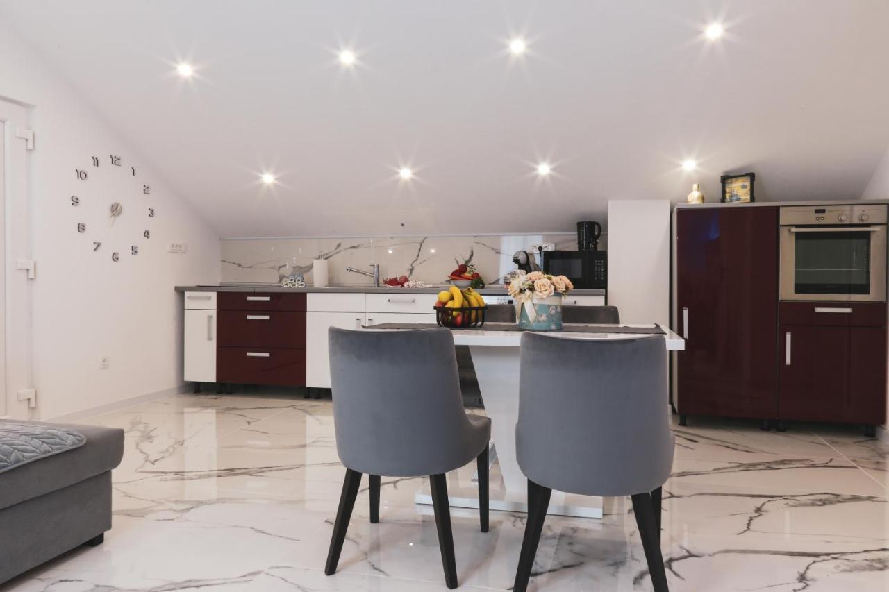 Luxury Apartment Megy Otočac Eksteriør bilde