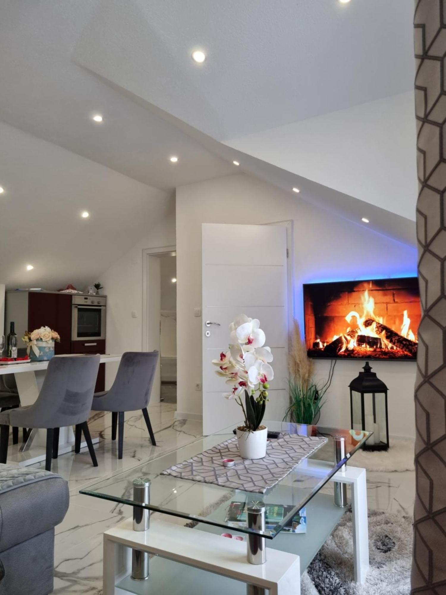 Luxury Apartment Megy Otočac Eksteriør bilde
