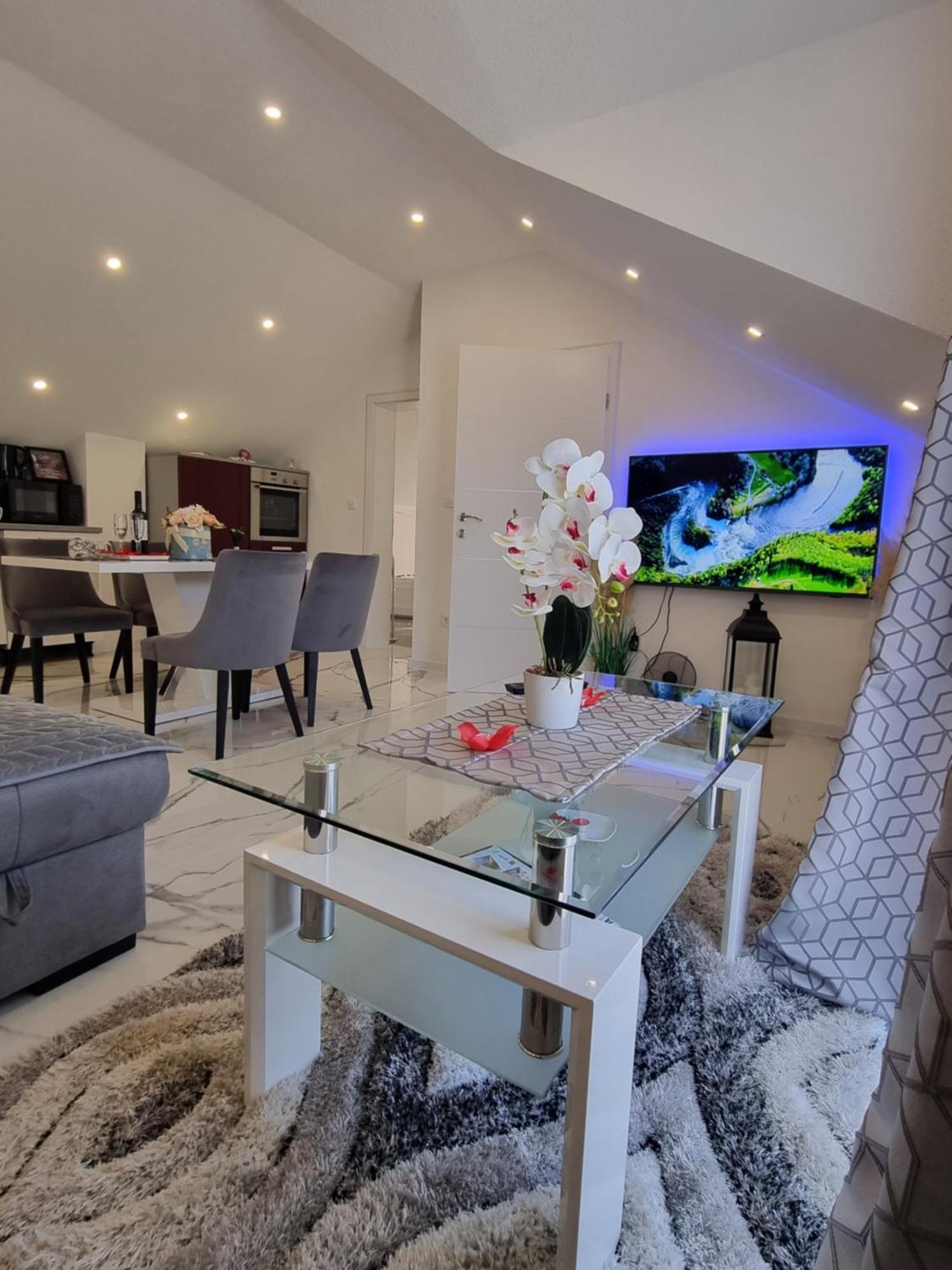 Luxury Apartment Megy Otočac Eksteriør bilde