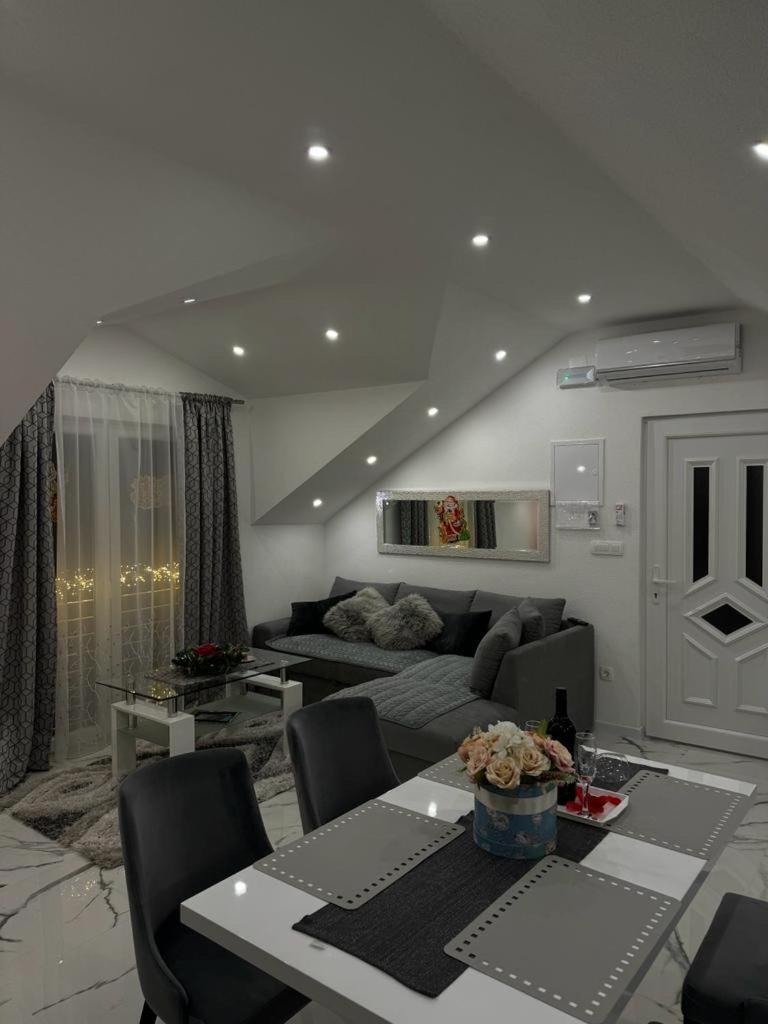 Luxury Apartment Megy Otočac Eksteriør bilde