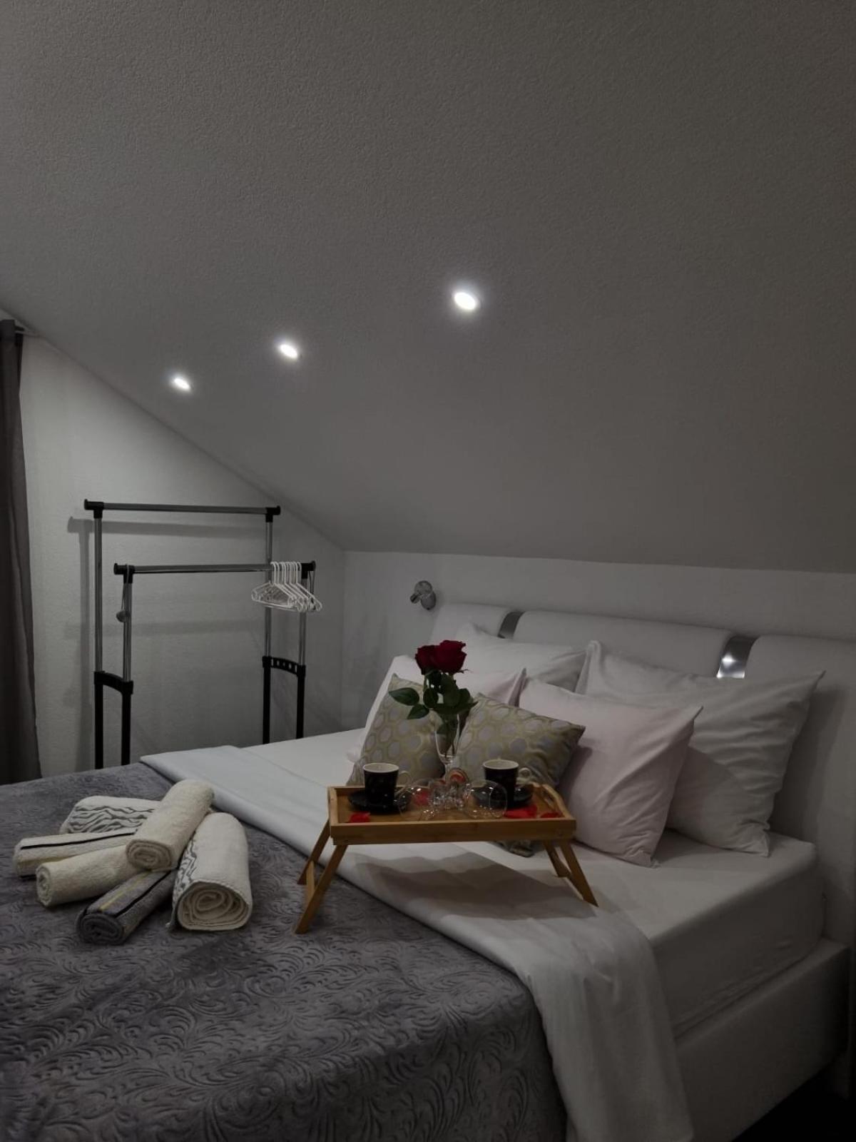 Luxury Apartment Megy Otočac Eksteriør bilde