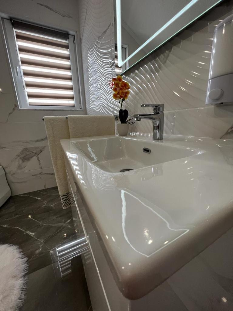 Luxury Apartment Megy Otočac Eksteriør bilde