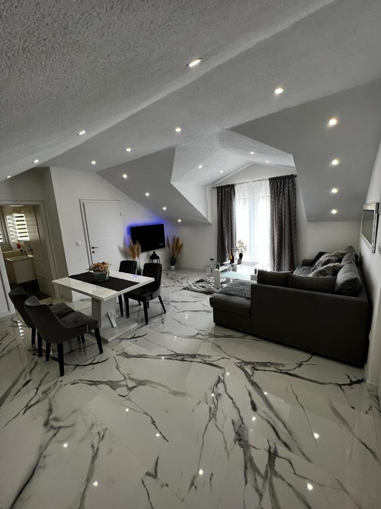 Luxury Apartment Megy Otočac Eksteriør bilde