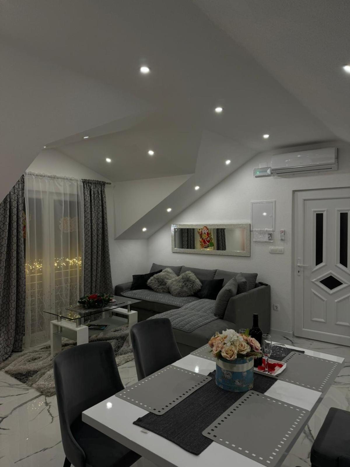 Luxury Apartment Megy Otočac Eksteriør bilde